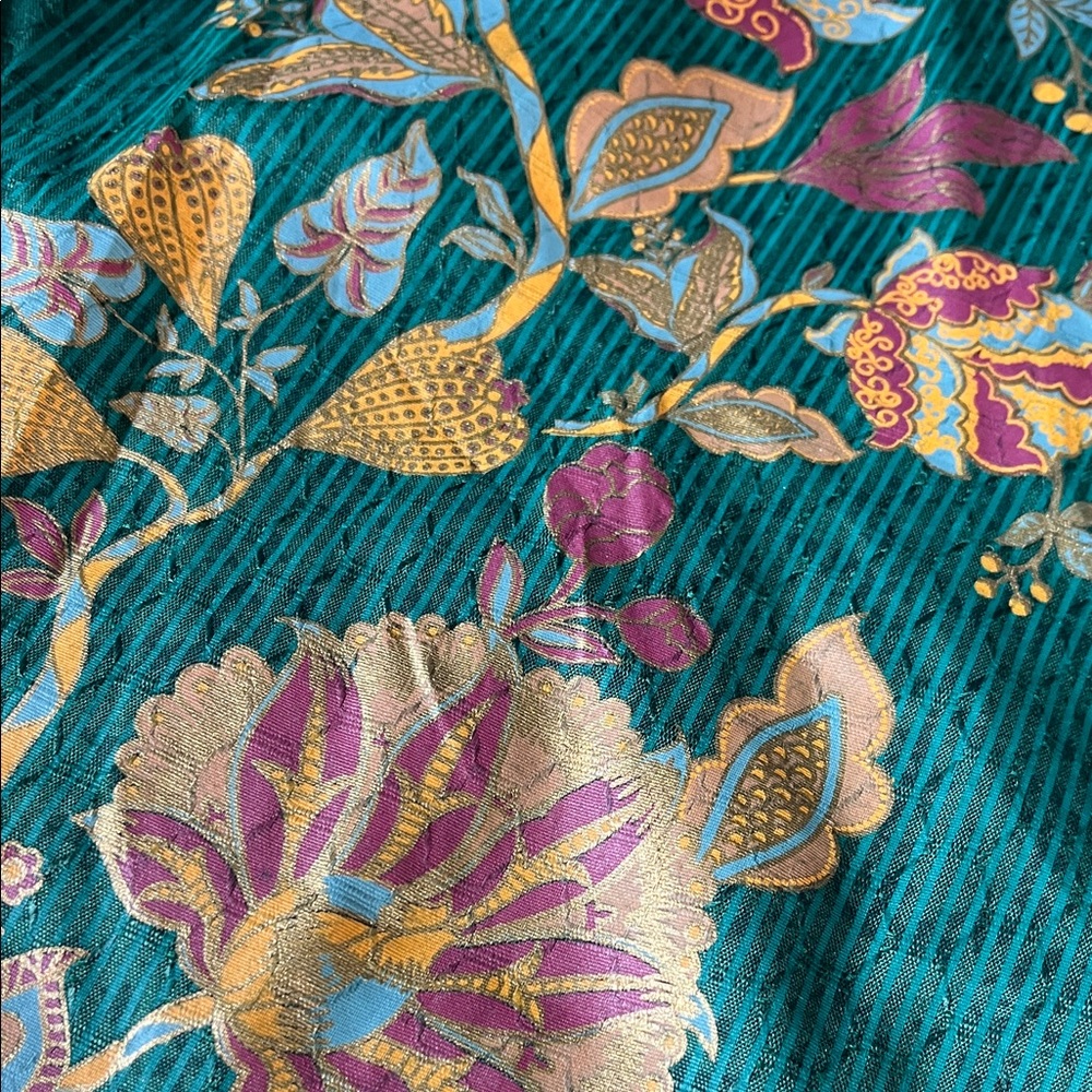 Green Floral Embroidered Top - Picture 7 of 8